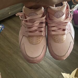 Rose prism pink white size 4 worn 1 time still in good condition